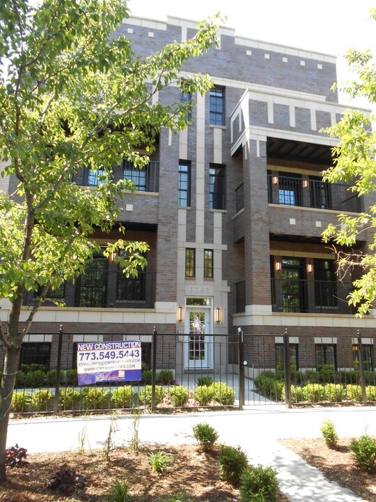 1241 W Oakdale Ave, Unit 1E in Chicago, IL - Building Photo