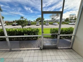 300 Dorset E in Boca Raton, FL - Foto de edificio - Building Photo