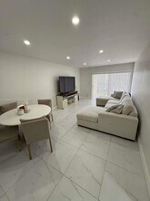 7727 SW 86th St in Miami, FL - Foto de edificio - Building Photo