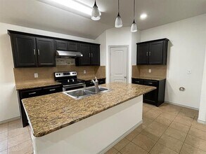 8808 Guard Hill Dr in Fort Worth, TX - Building Photo - Building Photo