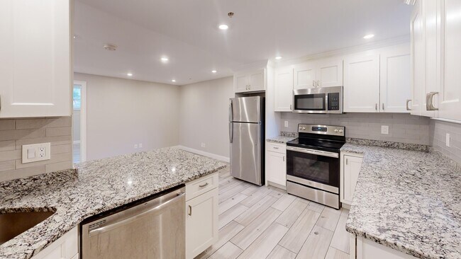 2017 Commonwealth Ave, Unit #1 in Boston, MA - Building Photo - Building Photo