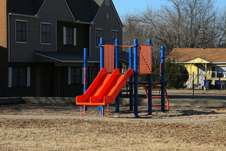 Whitlow Townhomes in Tulsa, OK - Building Photo - Building Photo