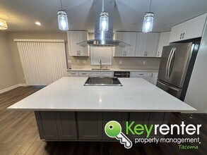 1505 S 81st St in Tacoma, WA - Foto de edificio - Building Photo