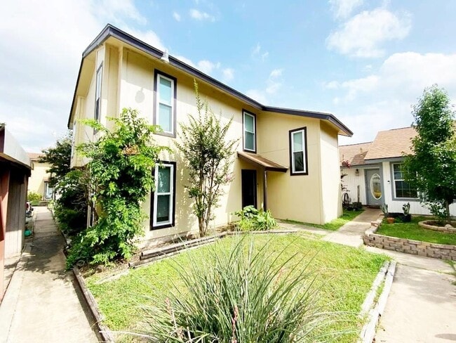 4715 Misty Slope Ln in Austin, TX - Building Photo - Building Photo