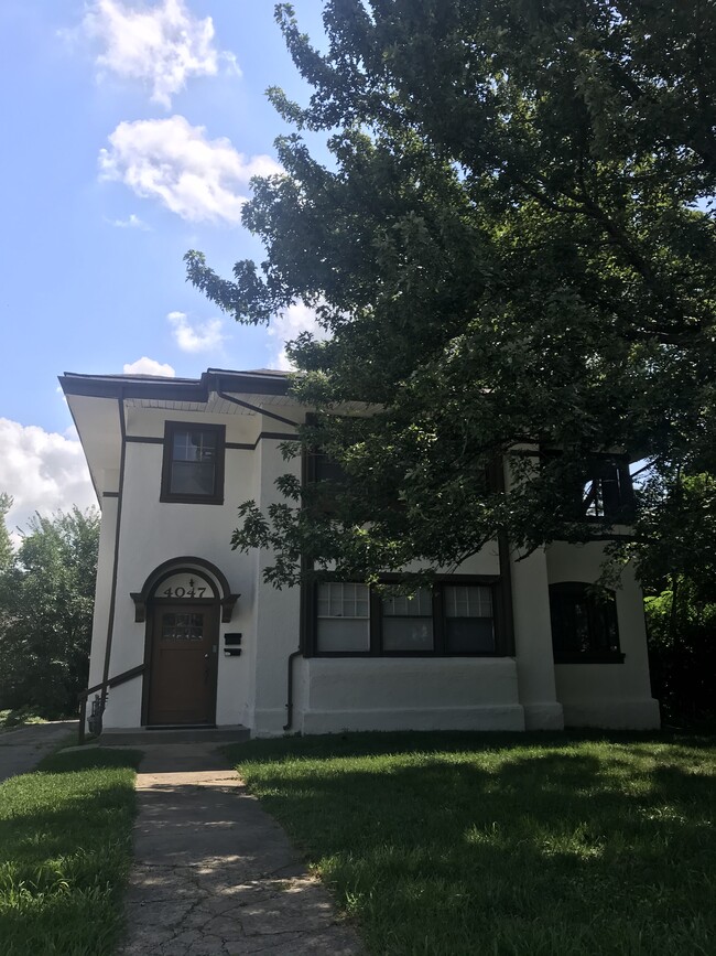 4047 Warwick Blvd, Unit 2nd floor