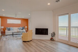 510 Surf Oaks Dr in Seabrook, TX - Building Photo - Building Photo