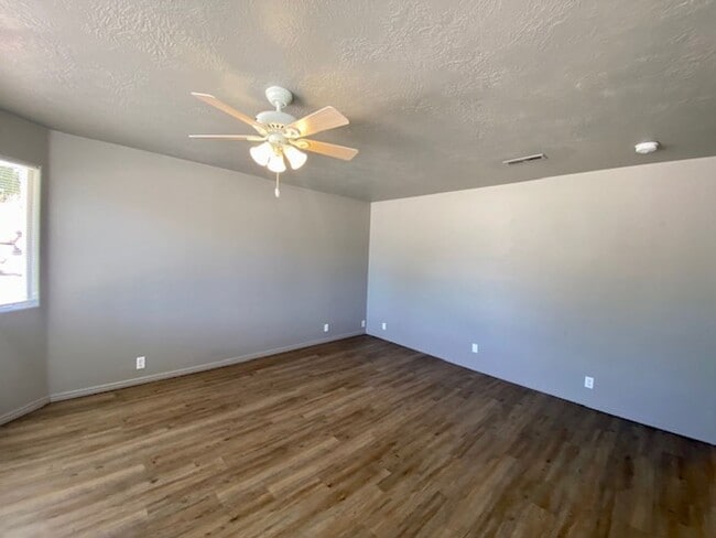 76 E Center St in La Verkin, UT - Building Photo - Building Photo