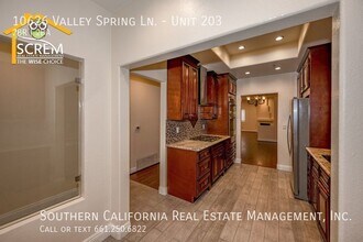 10626 Valley Spring Ln, Unit Unit 203 in Los Angeles, CA - Building Photo - Building Photo