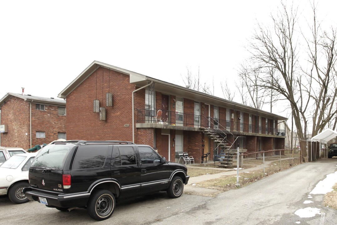 4220 Flintlock Dr in Louisville, KY - Building Photo
