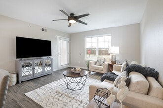 Horizon Trails Apartments in Gardner, KS - Foto de edificio - Building Photo