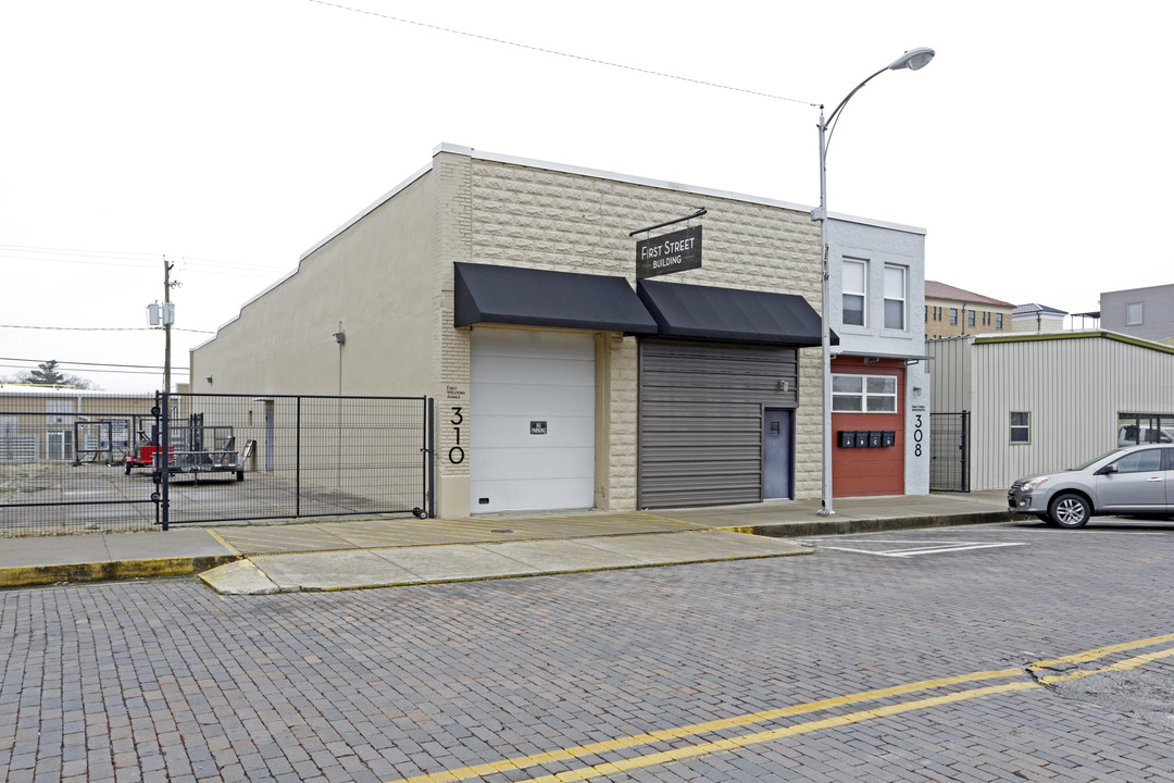 First Street Flats in Rogers, AR - Building Photo