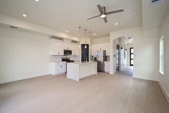 3839 Noah St in Houston, TX - Building Photo - Building Photo