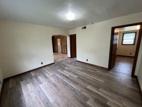 310 W Arnold St in Marshfield, WI - Building Photo - Building Photo