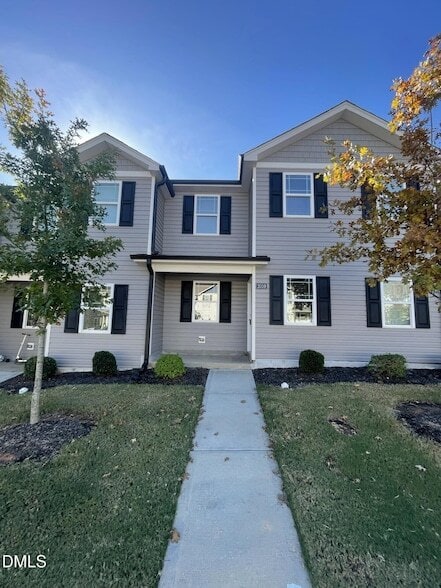 2059 Wiggins Village Dr in Youngsville, NC - Foto de edificio - Building Photo