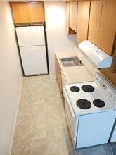 6205 SE 92nd Ave, Unit A in Portland, OR - Building Photo - Building Photo