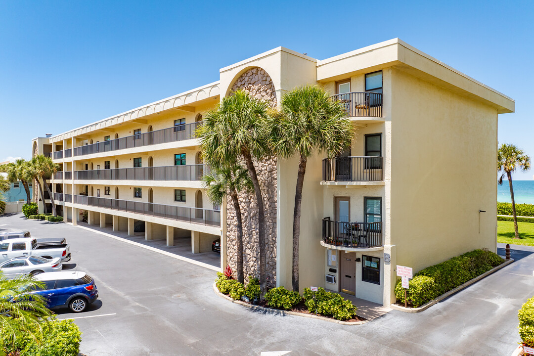 Montmartre Condominiums in Belleair Beach, FL - Building Photo