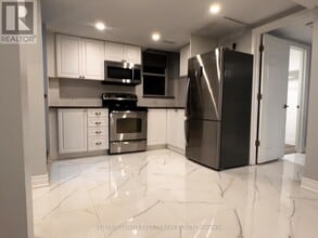 557 Whistler Dr in Oshawa, ON - Building Photo - Building Photo