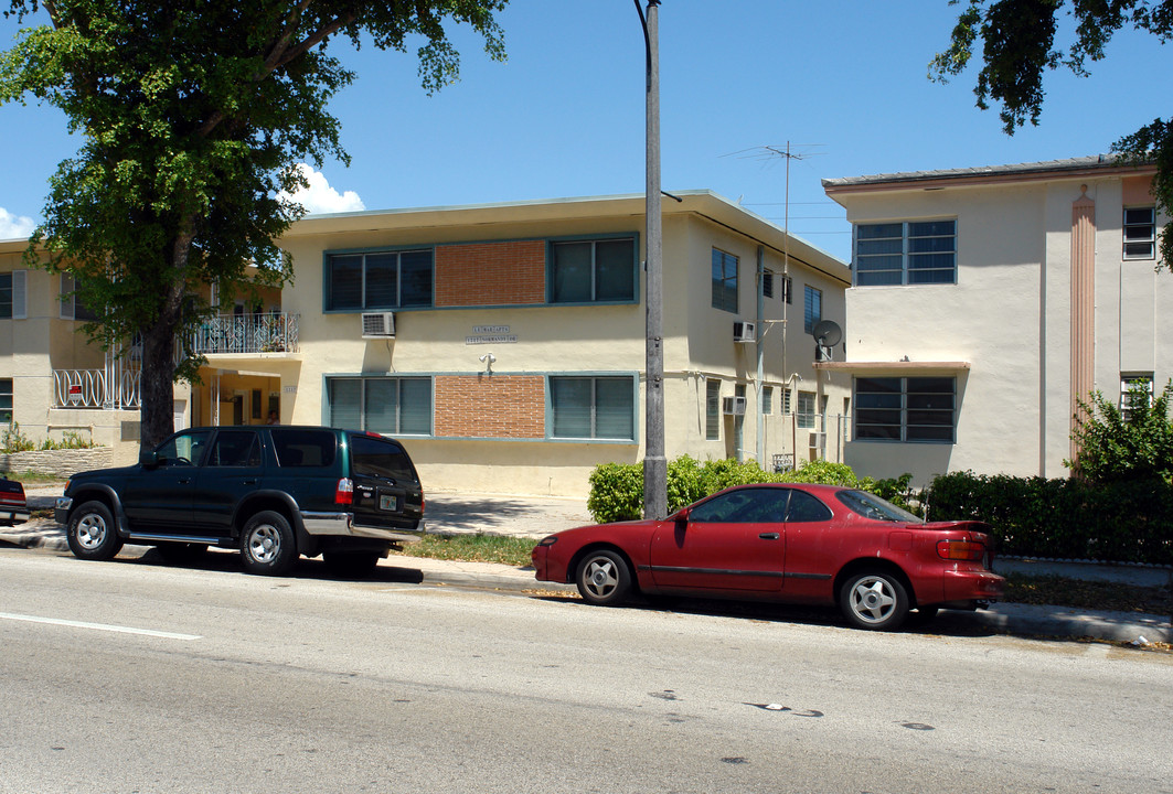 Le Mar in Miami Beach, FL - Building Photo