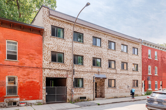 4220 Langevin Rue in Montréal, QC - Building Photo - Building Photo