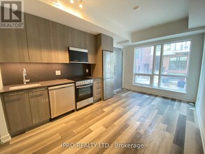 3-851 SHEPPARD Ave in Toronto, ON - Building Photo - Building Photo