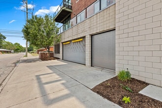 211 E 9 Mile Rd, Unit 205 in Ferndale, MI - Foto de edificio - Building Photo