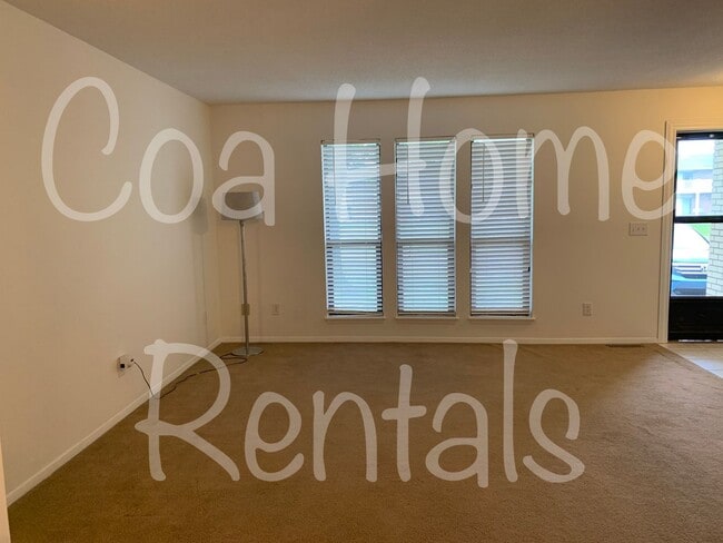 2160 S White Oak Dr in Wichita, KS - Building Photo - Building Photo