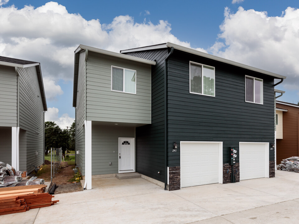 241 N 15th St in Saint Helens, OR - Building Photo