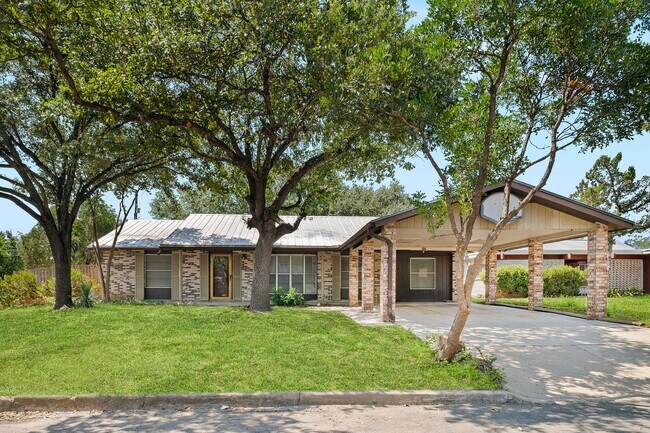 4134 Hunting Path in San Antonio, TX - Building Photo - Building Photo