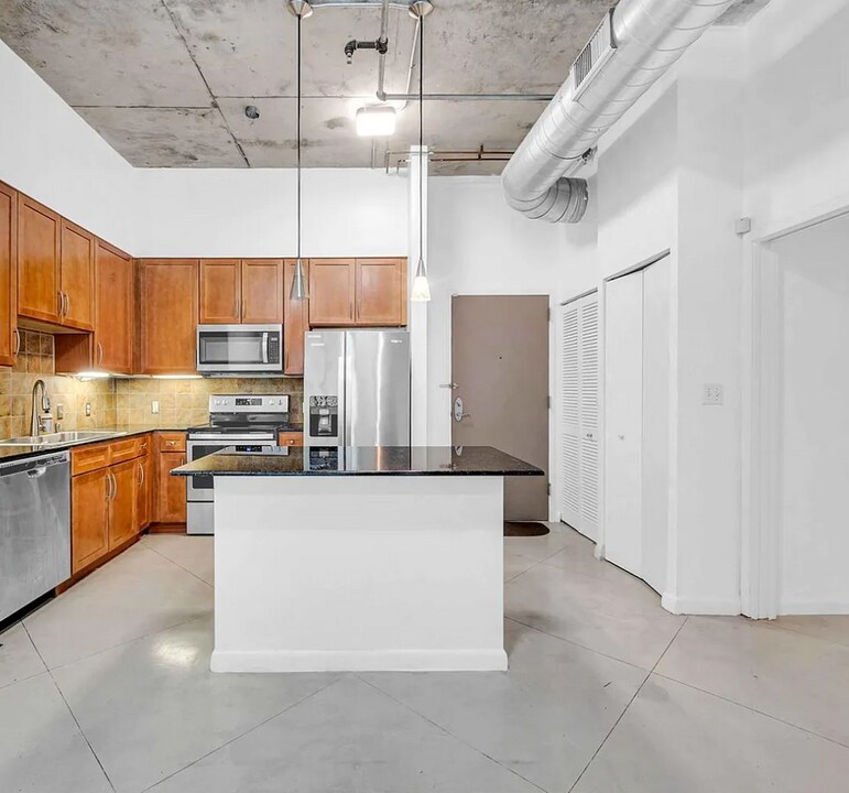 2001 Biscayne Blvd, Unit 3207 in Miami, FL - Building Photo