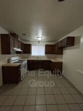 800 W Pleasant Ave in Tulare, CA - Building Photo - Building Photo