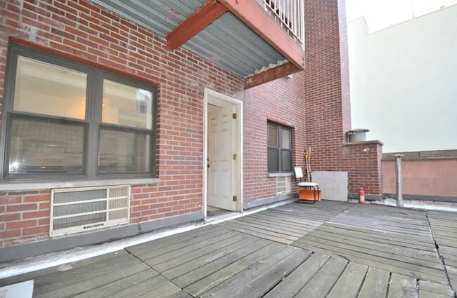 294 Broome St in New York, NY - Building Photo - Building Photo
