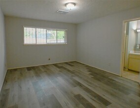 10622 Hillcroft St in Houston, TX - Building Photo - Building Photo