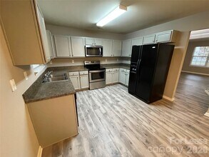 6632 Centerline Dr in Charlotte, NC - Building Photo - Building Photo