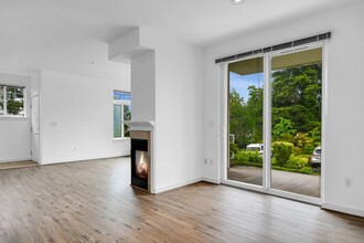 3500 E Lake Sammamish Pky SE, Unit 6101 in Sammamish, WA - Foto de edificio - Building Photo