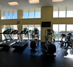 16699 Collins Ave, Unit 3201 in Sunny Isles Beach, FL - Foto de edificio - Building Photo