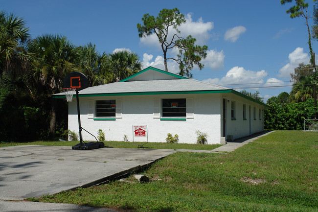 5538 9th Ave in Ft. Myers, FL - Building Photo - Building Photo