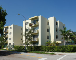 Santa Clara Apartments in Miami, FL - Building Photo