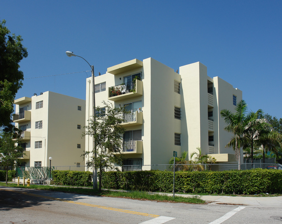 Santa Clara Apartments in Miami, FL - Building Photo