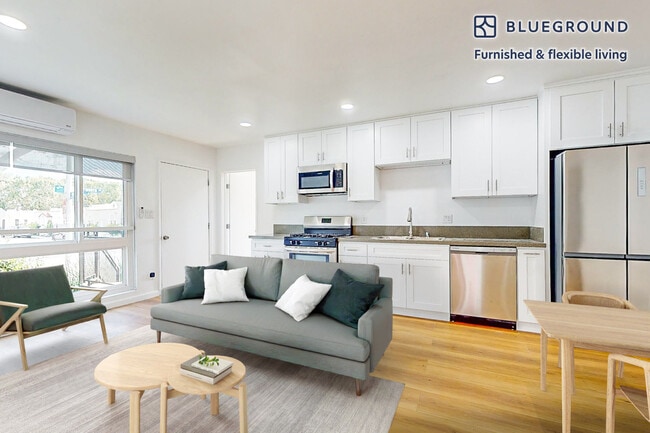 7949 Romaine St in West Hollywood, CA - Building Photo - Building Photo