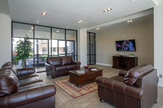 The Onix Apartments in El Paso, TX - Building Photo - Interior Photo