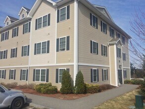 100 Sentinel Court in Manchester, NH - Building Photo - Building Photo