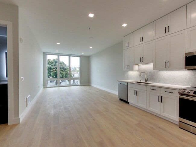 635 Fulton St