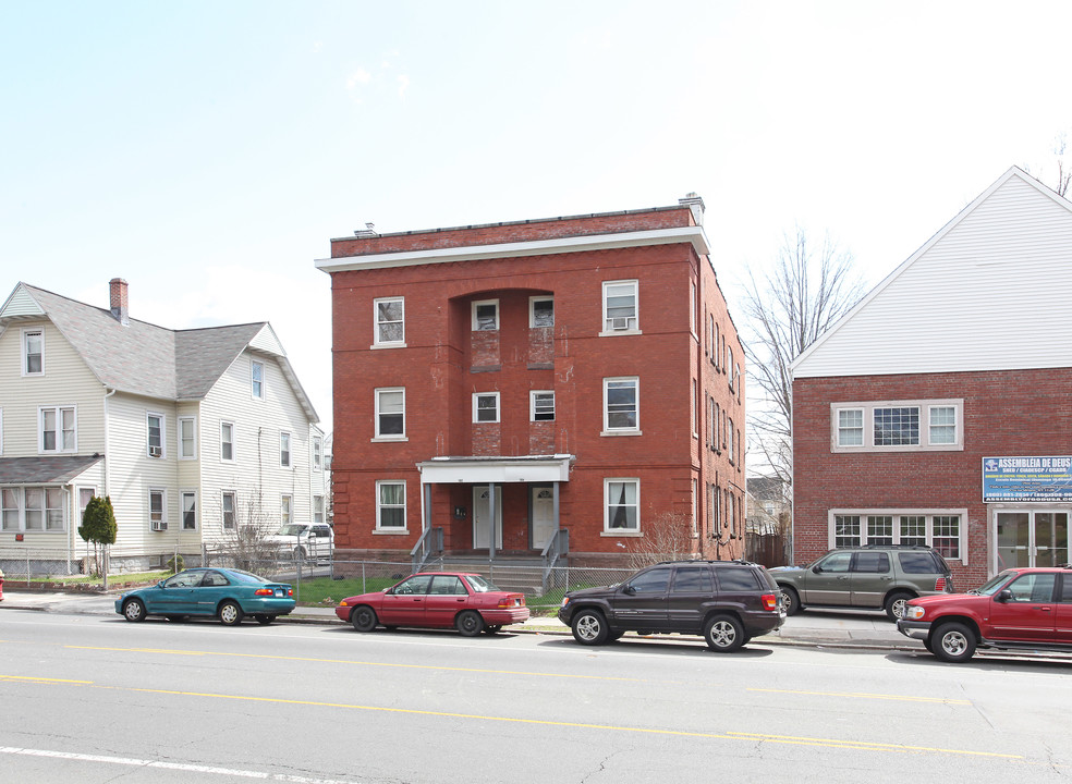 102-104 New Park Ave in Hartford, CT - Building Photo