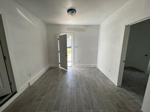 1142 Lyle St in Beaumont, TX - Building Photo - Building Photo