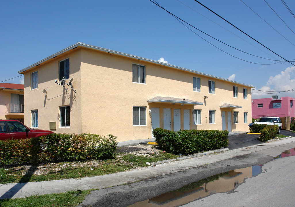 1801 NW 18th Ter in Miami, FL - Building Photo