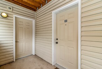 12040 Bridgeport Way SW in Lakewood, WA - Building Photo - Building Photo