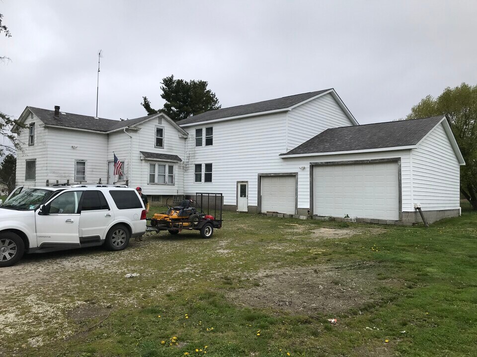 3791 Everett Hull Rd in Cortland, OH - Foto de edificio
