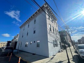 2500 Adam Pl in Union City, NJ - Building Photo