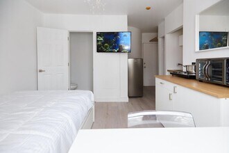 1711 R. Saint-Denis in Montréal, QC - Building Photo - Building Photo