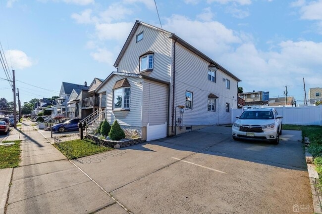52 Sharot St in Carteret, NJ - Building Photo - Building Photo